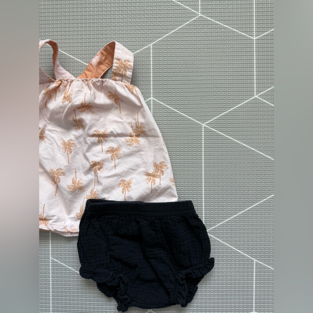 Carters|Baby girl cute summer set,gauzy black diaper cover shorts & tank•••12M